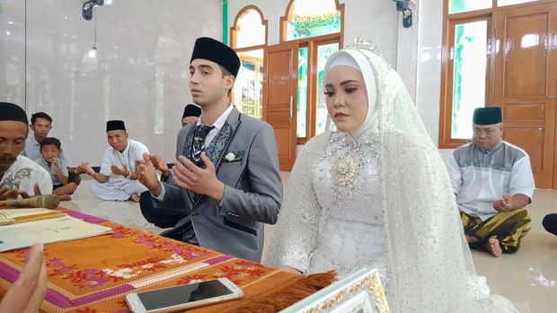 Cerita Perempuan Tuban Dinikahi Pria Asal Turki Berawal Dari Medsos