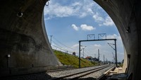 Operasi Kereta Cepat Molor (Lagi dan Lagi), Luhut Bilang Agustus