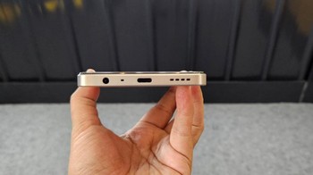 Sementara kapasitas baterai yang diberikan 5.000 mAh Baterai tersebut dijanjikan cepat terisi berkat adanya fitur SuperVOOC 33W yang dijanjikan penuh dalam waktu sejam. Foto: Adi Fida Rahman/detikINET