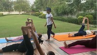 Reyansh telah menyelesaikan kursus dan menjadi instruktur yoga bersertifikat pada usia 9 tahun. Biasanya, instruktur yoga berumur 20 tahun, namun hal ini lah yang membuat Reyansh mempunyai rekor sebagai instruktur yoga termuda di dunia. (Foto: Guinness World Records)