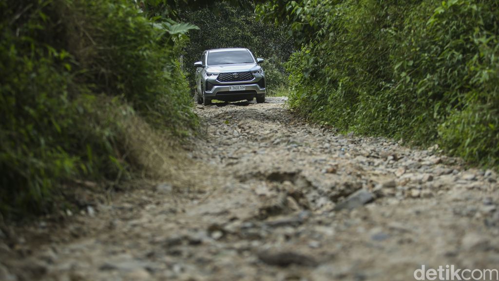 Road Trip Kijang Innova Zenix Jelajah Sumatera