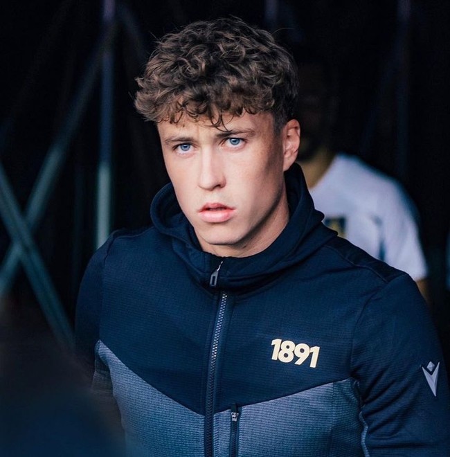 Ini pacar Robyn Keen yang bermain sebagai bek tengah dalam ntuk klub Divisi A Belgia Club Brugge, dan tim nasional Skotlandia. Foto: Instagram
