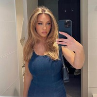 Robyn Keen jadi sorotan setelah terungkap berkencan dengan pemain bola Jack Hendry. Dikenal dengan penampilannya yang menawan, baru-baru ini Robyn dijuluki sebagai ‘Britain’s Most Beautiful WAG’. Di Instagram, Robyn Keen memang sering memamerkan pesonanya. Ketika mengunggah selfie-nya, banyak netizen memuji kecantikannya. Foto: Instagram