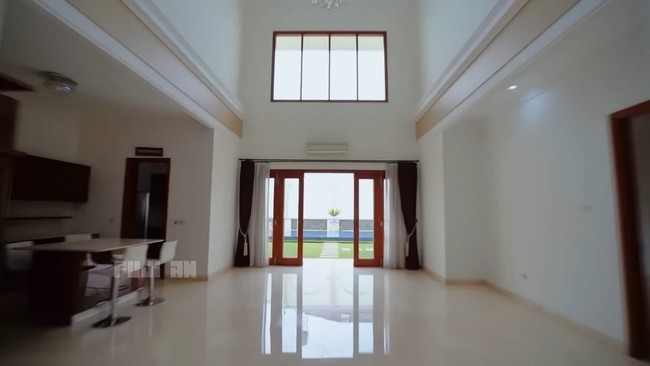 Rumah tersebut resmi menjadi milik Fuji setelah dibayarnya secara tunai. (Foto: YouTube Fuji an)