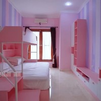 Fuji juga sudah menyiapkan sebuah kamar buat keponakan kesayangannya, Gala Sky. Lewat sebuah unggahan di Instagram, Fuji mengungkap bahwa rumah ini juga didedikasikan buat almarhum kakaknya dan sang istri. Dan buat dapebi kavanes, ini impian kalian kak, punya rumah yang bagus buat gala biar gala bisa larian dirumah, bisa berenang, bisa lakuin apa aja sebebasnya, makasih udah ngajarin uti buat menjadi manusia yg kuat dan pekerja keras, tulis perempuan 20 tahun ini. (Foto: YouTube Fuji an)