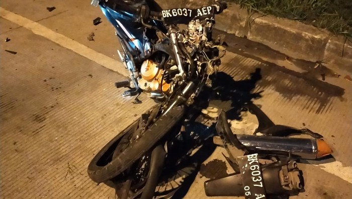 Satria FU yang terlibat kecelakaan di Medan rusak parah. (Foto: Istimewa)