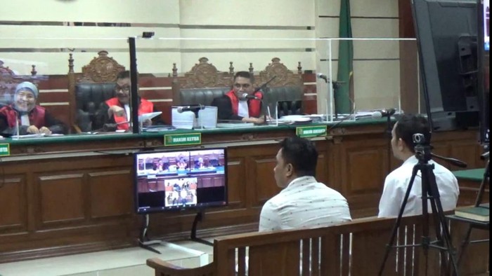 Sidang dakwaan terdakwa suap dana hibah DPRD Jatim