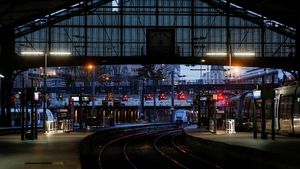 Stasiun hingga Sekolah di Prancis Tutup Buntut Demo Tolak Aturan Pensiun
