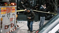 Kebakaran dari baterai ini, yang semakin banyak digunakan pada skuter dan sepeda, semakin meningkat jumlahnya di seluruh negeri. FDNY menanggapi lusinan kebakaran semacam itu tahun lalu karena perangkat tersebut menjadi populer untuk bekerja dan rekreasi.