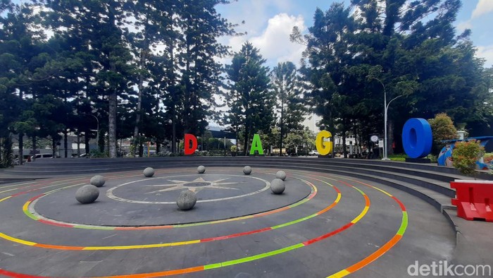 Taman Cikapayang di Kota Bandung.