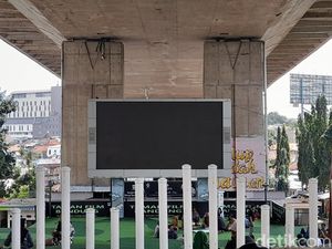 Cara Warga Habiskan Waktu di Taman Film Bandung