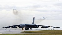 Pesawat B-52 adalah pengebom berat jarak jauh yang dapat melakukan berbagai misi. HUM Images/Universal Images Group via Getty Images.