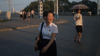 Nah, di survei terbaru yang digelar Park Jeong Min, profesor di Seoul National University dan dipublikasikan di Korean Journal of Social Welfare Studies, hanya 4% wanita Korea muda dan single (belum menikah di umur 20-30 tahun) yang menganggap penting pernikahan dan merawat anak dalam hidup mereka. Getty Images/ED JONES