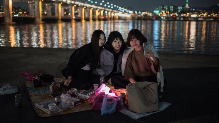 Waduh, Perempuan Korea Anggap Menikah dan Punya Anak Bukan Prioritas Seperti Jepang dan beberapa negara, Korsel kini dihadapi krisis populasi gegara angka kelahiran rendah. Wanita Korea menilai nikah dan punya anak tak penting.