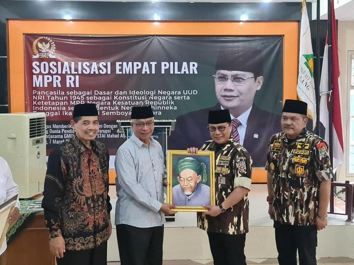 Wakil Ketua MPR RI Ahmad Basarah mendukung upaya dunia pendidikan tinggi untuk memperkuat spiritualitas di tengah era disrupsi