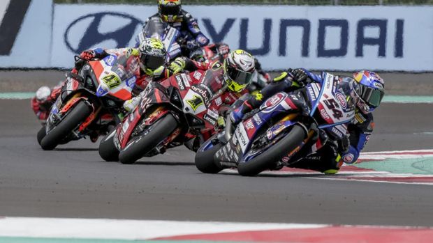 LOMBOK, INDONESIA - MARCH 4: Turkish superbike rider Toprak Razgatlioglu of Pata Yamaha Prometeon Worldsbk (54), Spanish rider Alvaro Bautista of Aruba.it-Racing Ducati (1) and Italian rider Axel Bassani of Motocorsa Racing (47) compete during the first race of Indonesia Round - World Superbike Championship 2023 at Pertamina Mandalika International Circuit in Lombok, Indonesia on March 4, 2023. Spanish Alvaro Bautista of Aruba.it-Racing Ducati won the first race followed by Turkish Toprak Razgatlioglu and Italian Andrea Locatelli of Pata Yamaha Prometeon Worldsbk. (Photo by Johannes P. Christo/Anadolu Agency via Getty Images)