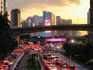 Malam Ini Sepekan Jelang Lebaran, Jalanan Dekat Mal di Jaksel Ini Macet