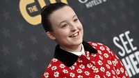Meski begitu, tak seperti kebanyakan non-biner yang menggunakan sebutan they/them, Bella Ramsey masih menggunakan she/her. (Foto: FilmMagic/Axelle/Bauer-Griffin)