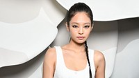 Hal itu terlihat dari penampilannya yang tetap modis di Chanel Fall 2023 Ready To Wear Runway Show, Grand Palais Ephemere, Paris, Prancis. (Foto: Corbis via Getty Images/Stephane Cardinale - Corbis)