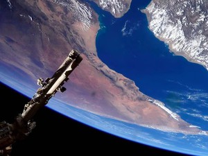 Matahari Terbit-Terbenam 16 Kali di Luar Angkasa, Ini Cara Astronaut Puasa