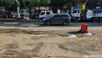 Awas! Jalan Berlubang di Persimpangan Tugu Dirgantara Pancoran