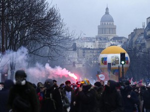 Jutaan Warga Prancis Demo-Mogok Kerja, Protes Usia Pensiun Jadi 64 Tahun