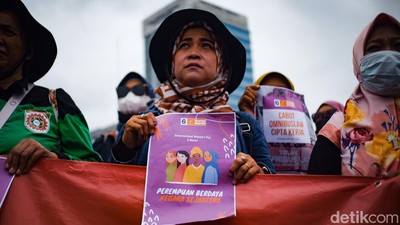 Demo di Depan DPR, Buruh Minta Ruang Dalam Kebijakan Politik