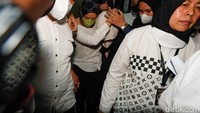 AG yang mengenakan hoodie abu-abu dikawal penyidik Polda Metro Jaya usai diperiksa sebagai pelaku kasus penganiayaan David Ozora di Polda Metro Jaya, Jakarta, Rabu (8/3/2023).