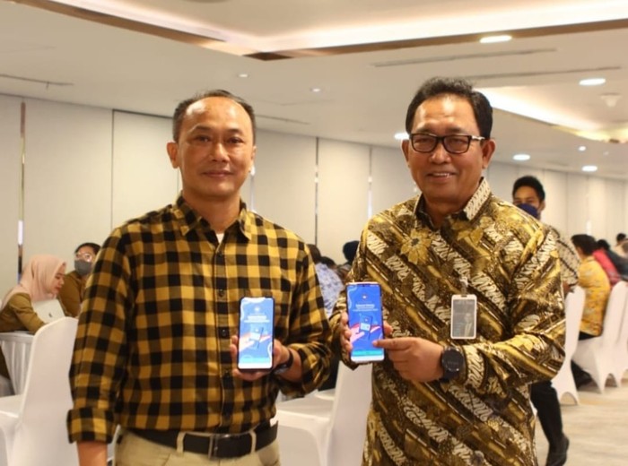 Direktur Institutional Banking BNI Sis Apik Wijayanto (kanan) dan Dirjen Dukcapil Zudan Arif Fakrulloh (kiri) dalam Sosialisasi Penggunaan KTP Digital ke BNI, Selasa (7/3/2023).