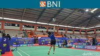 Salah satu yang bermain adalah Divya Amanta Kuncoro. Putri Sony Dwi Kuncoro itu harus mengakui keunggulan lawan, Hanun Nisrina Ismat, di babak 64 besar Tunggal Pemula Putri (TPI). Divya kalah 18-21, 12-21 usai berhadapan selama 34 menit. Foto: Putra Rusdi/detikcom