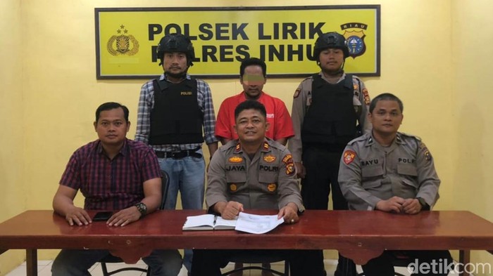 Duda di Indragiri Hulu, Riau ditangkap karena meniduri dua anak temannya yang masih remaja.q