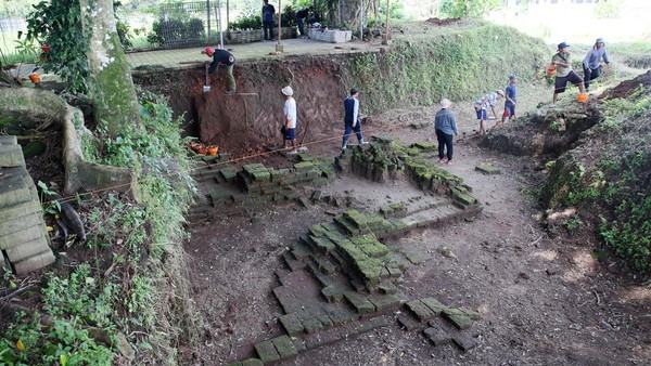 Ekskavasi tahap keempat situs Candi Gedog tersebut direncanakan berlangsung selama sembilan hari dimulai Selasa (7/3/2023). Ekskavasi tahap keempat situs Candi Gedog tersebut direncanakan berlangsung selama sembilan hari dimulai Selasa (7/3/2023).