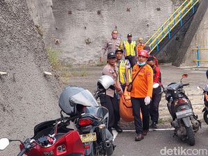 Mayat Pria Ditemukan Mengambang di Curug Jompong Bandung