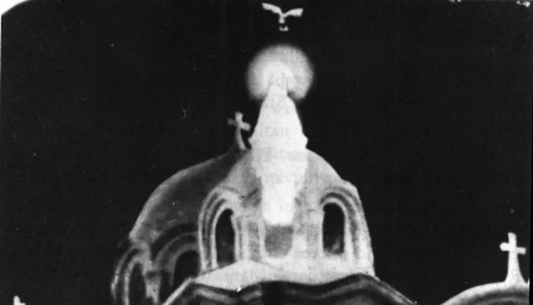 Foto misterius dan menyeramkan Foto misterius dan menyeramkan