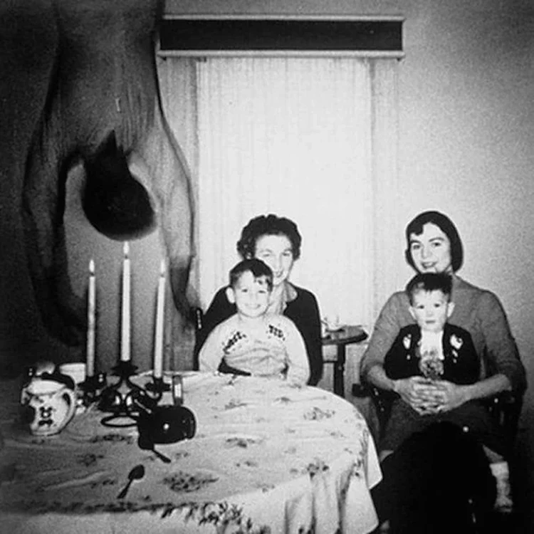 Foto misterius dan menyeramkan Foto misterius dan menyeramkan