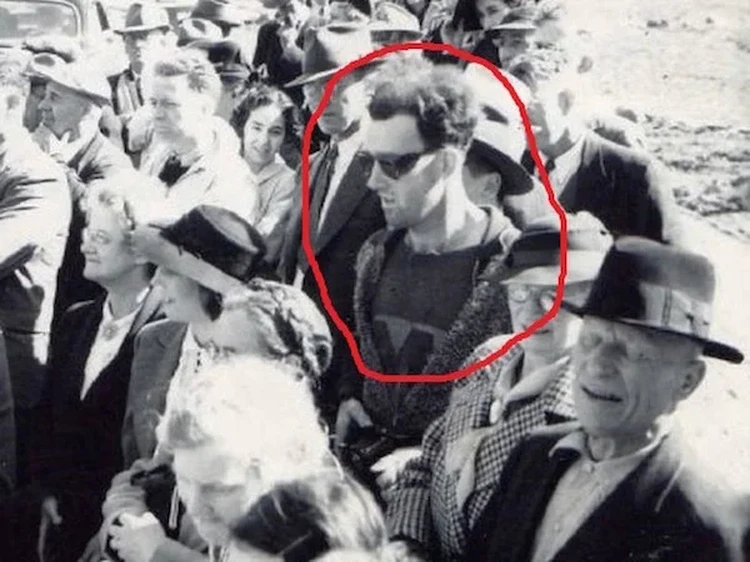 Foto misterius dan menyeramkan Foto misterius dan menyeramkan