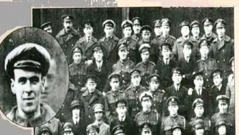 Freddy Jackson tidak sengaja terbunuh oleh baling-baling pesawat saat bekerja sebagai mekanik. Dua hari kemudian, skuadronnya mengambil foto bersama. Setiap kali foto itu akhirnya berkembang, Freddy tampak muncul di foto tersebut. Terlalu menambah misteri foto tersebut, tidak hanya seluruh kru secara terbuka mengakui bahwa ini adalah Jackson, tetapi foto ini diambil pada hari pemakamannya. Foto: Reddit