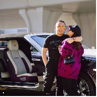 Melalui akun Instagram wahyukenzo88, pria yang mengelola perusahaan PT. Pansaky Berdikari Bersama itu juga suka berfoto dengan mobil mewah seperti Rolls Royce hingga liburan ke Dubai.  (Foto: Instagram)