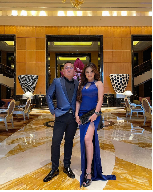 Wahyu Kenzo ditangkap oleh anggota kepolisian Polresta Malang Kota, Rabu (8/3/2023), atas perkara robot trading Auto Trade Gold (ATG). Wahyu meraup untung Rp 9 triliun dari hasil menipu robot trading ATG. Sebelumnya, ia dan istri, Anggie Jesey, suka memamerkan gaya mewahnya di Instagram. (Foto: Instagram)