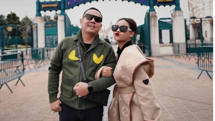 Gaya Mewah Wahyu Kenzo dan istri, Anggie Jesey