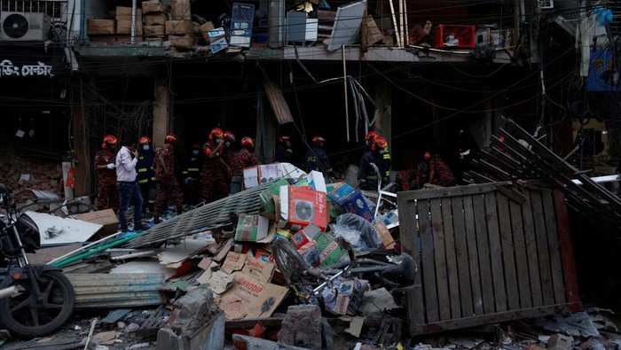 A relative of a victim mourns after an explosion in a multistorey building that killed several people in Dhaka, Bangladesh, March 7, 2023. REUTERS/Mohammad Ponir Hossain