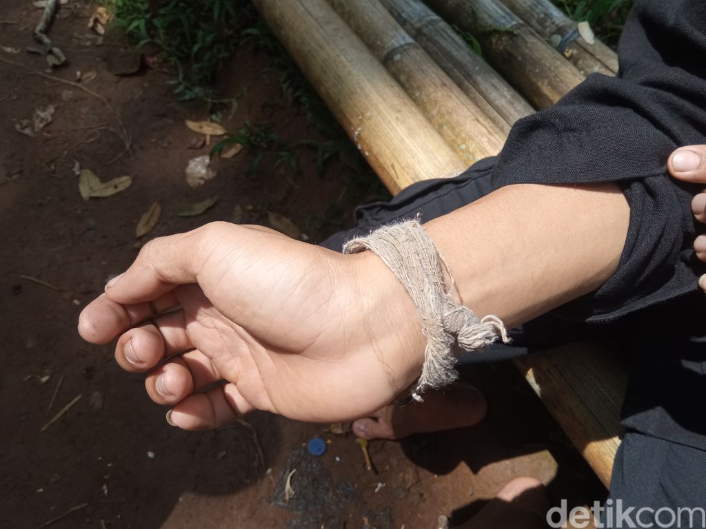 Gelang tolak bala Baduy