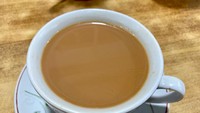 Terakhir ada teh tarik panas, yang rasa manisnya terasa hingga ke tegukan terakhir. Setiap hariya Warung Mie Banglades buka dari jam 10 pagi hingga jam 21.00 malam. Foto: detikFood