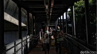 Seperti diketahui, beberapa rute TransJakarta berubah sejak Halte Harmoni dipindahkan buntut proyek MRT.