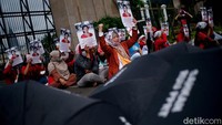 Dalam keterangan yang diterima, aksi juga digelar di Makassar, Yogyakarta, Medan, Semarang, dan Tangerang.