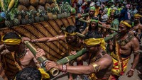 Panitia menyiapkan gunungan setinggi 11 meter berisi 2.023 durian khas Wonosalam ditambah 9 gunungan hasil bumi dari 9 desa di Kecamatan Wonosalam.  