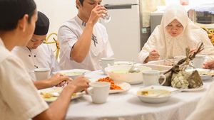 Nggak Cuma Segar, Ini Manfaat Buka Puasa dengan Air Kelapa