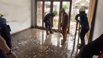 Potret Before-After Rumah Mewah Terbengkalai Bu Mira Disemprot Damkar