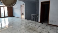 Kondisi lantai 2 rumah Bu Mira sudah bersih setelah disikat damkar dan PPSU (IG @humasjakfire)