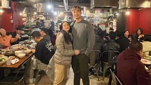 Jadi Host Kuliner, Jevier Justin Sering Makan-makan di Alam Bebas